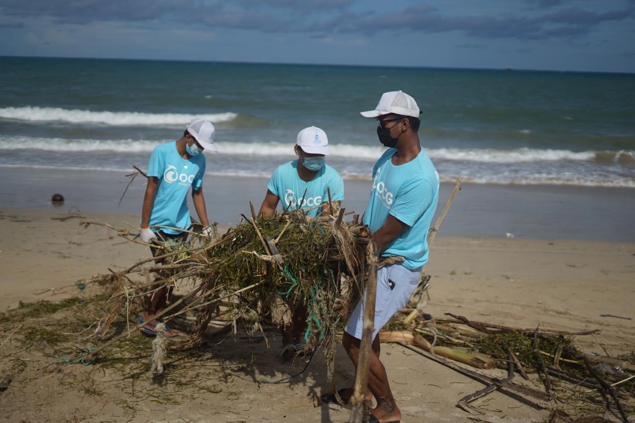 Volunteers in beachs